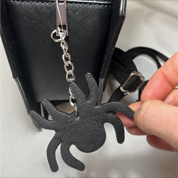 RARE Heart Shaped Spiderweb Backpack Bag - Picture 10 of 16